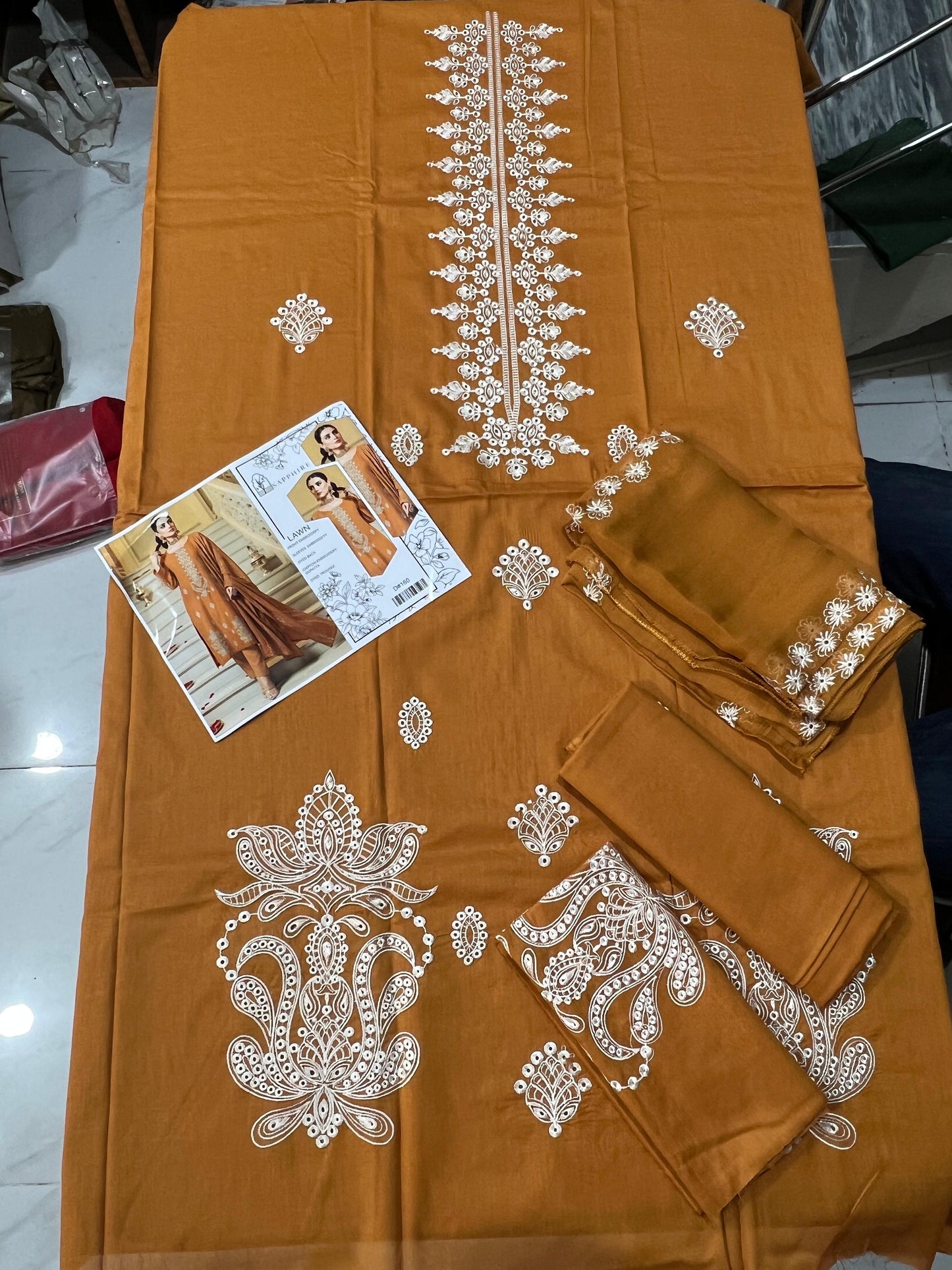 SP Lawn with Emb Chiffon D-160